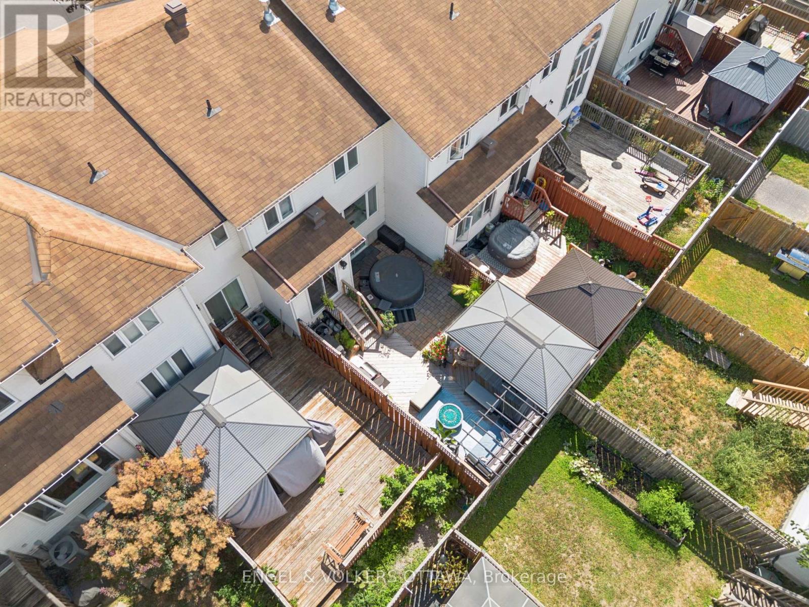 247 Rolling Meadow Crescent