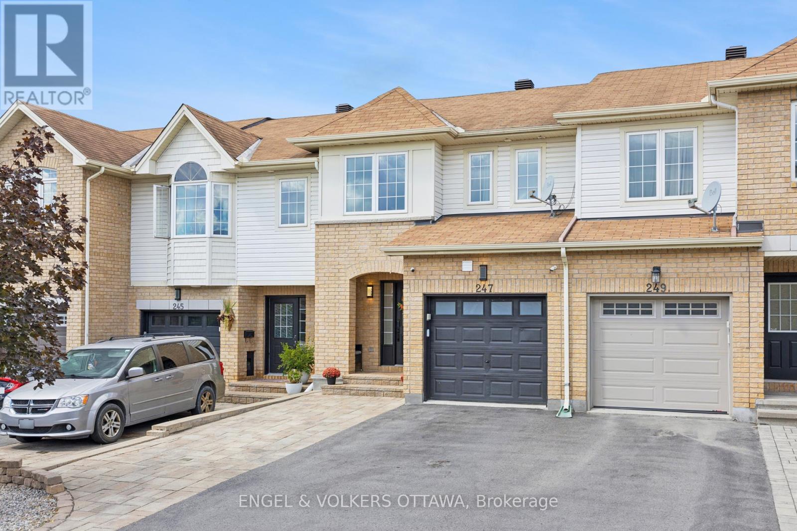 247 Rolling Meadow Crescent