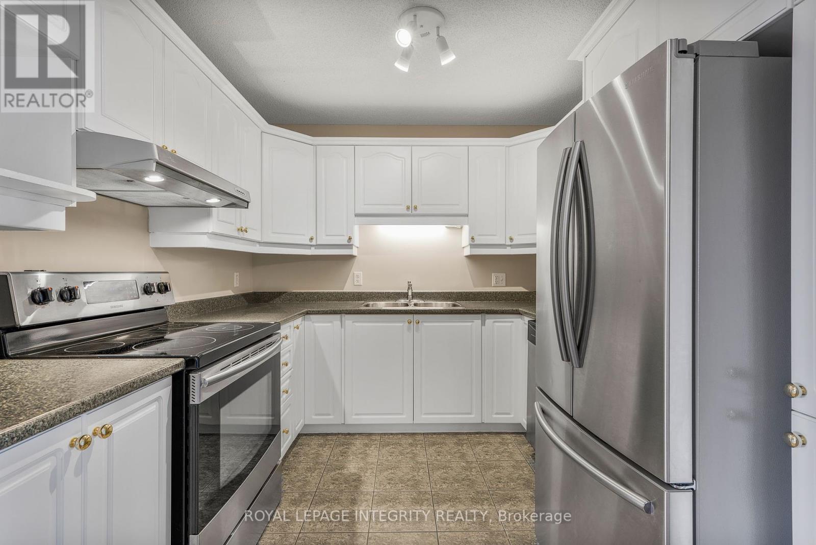 403 - 2923 Laurier Street