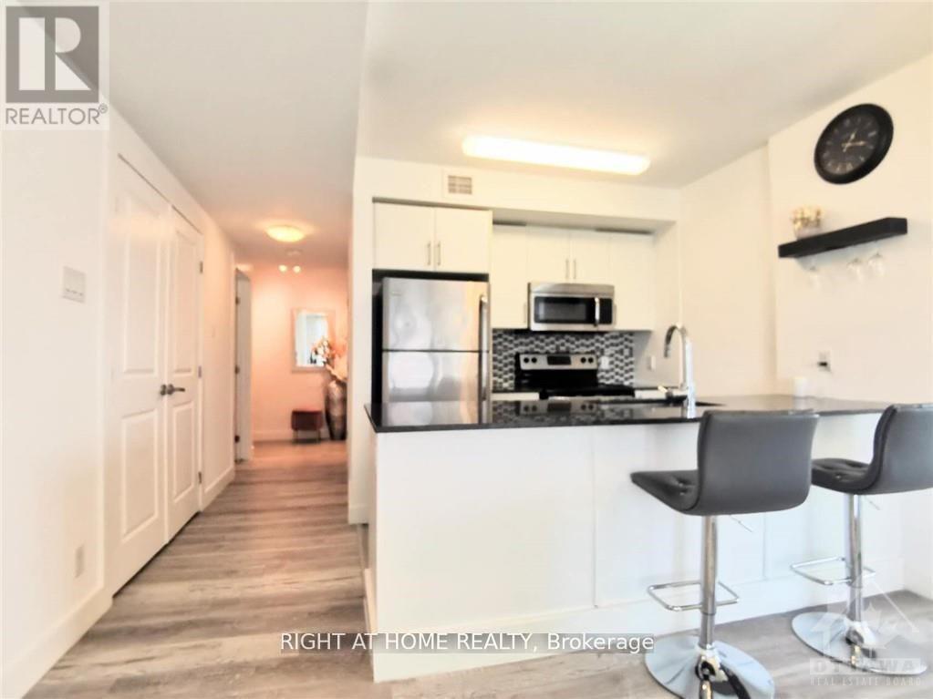 709 - 242 Rideau Street