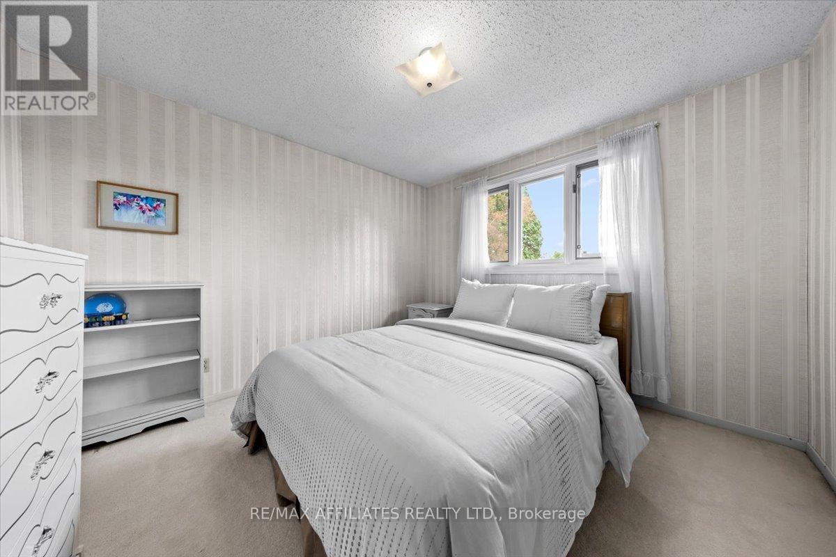 49 Silver Aspen Crescent
