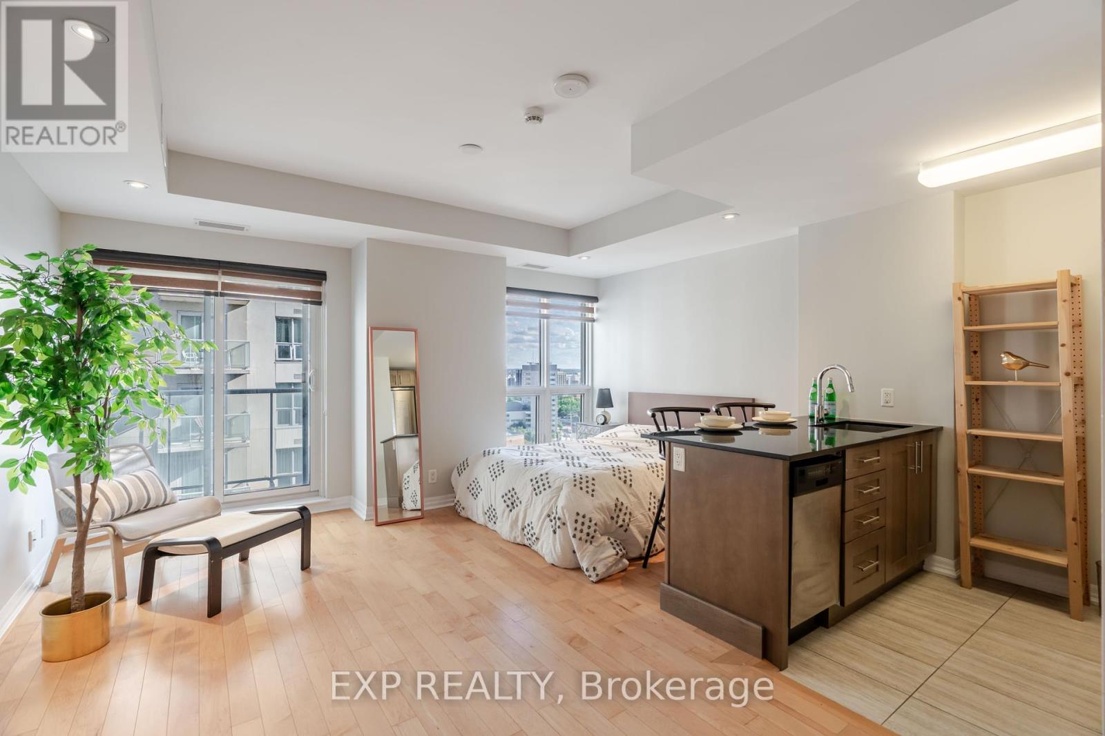 2308 - 242 Rideau Street