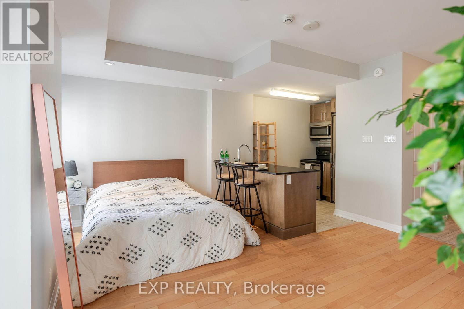 2308 - 242 Rideau Street
