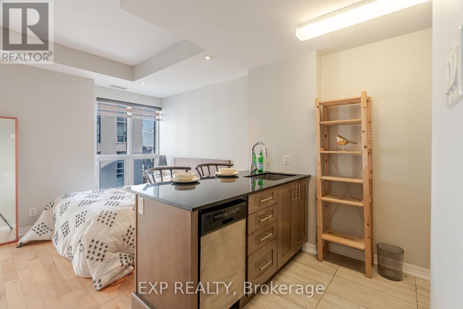 2308 - 242 Rideau Street