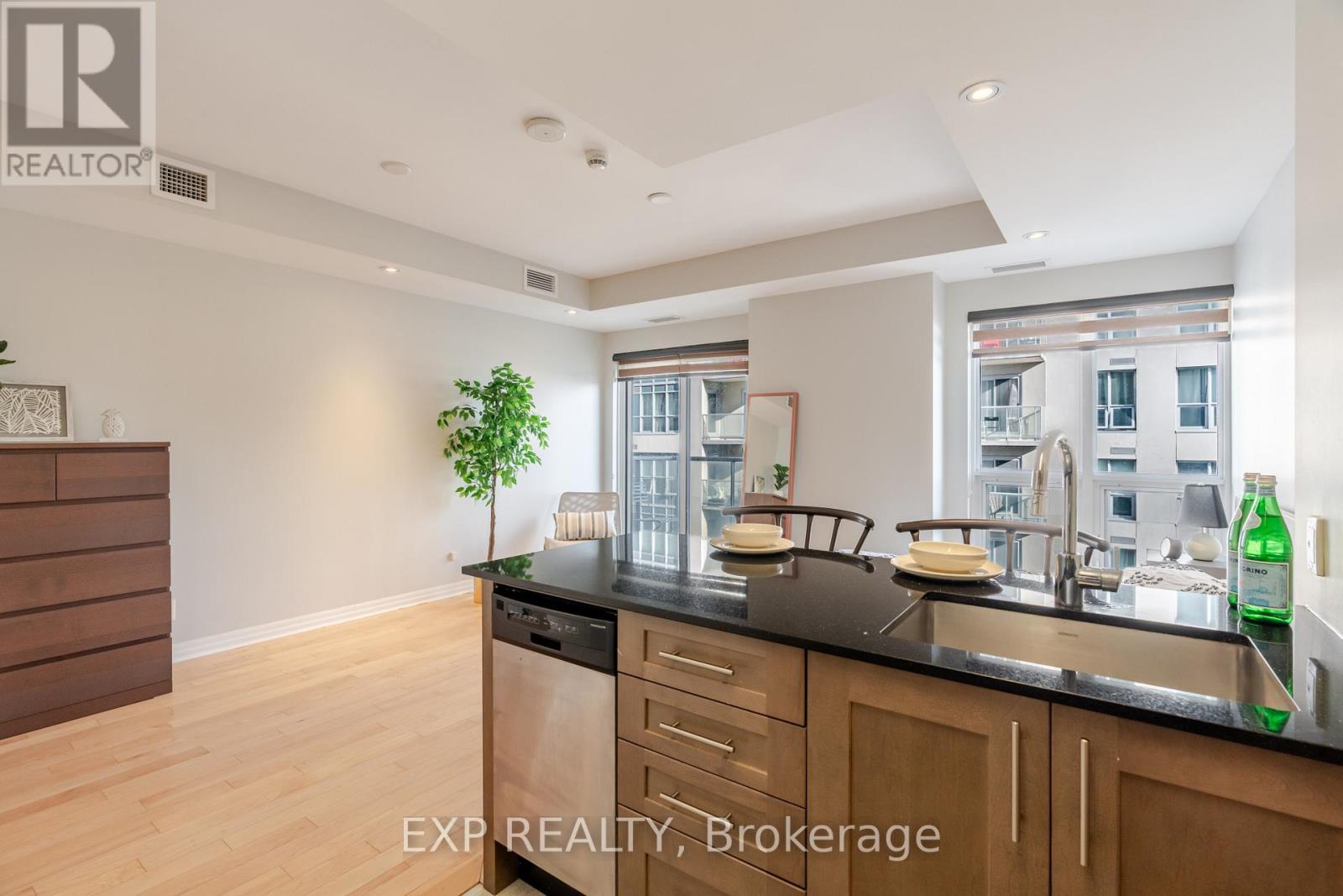 2308 - 242 Rideau Street