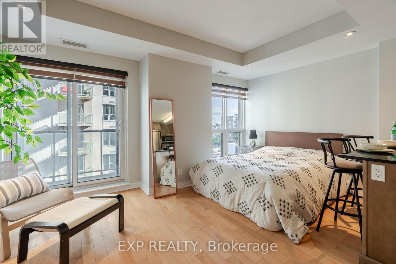 2308 - 242 Rideau Street
