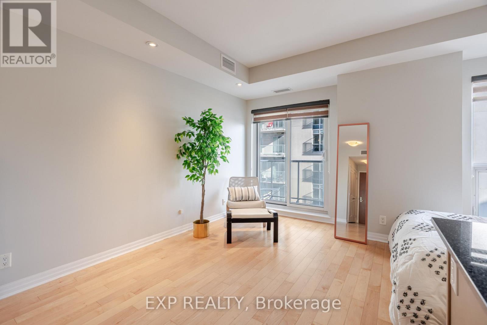 2308 - 242 Rideau Street
