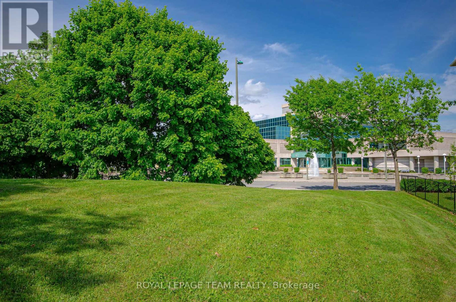4 - 385 Paseo Private