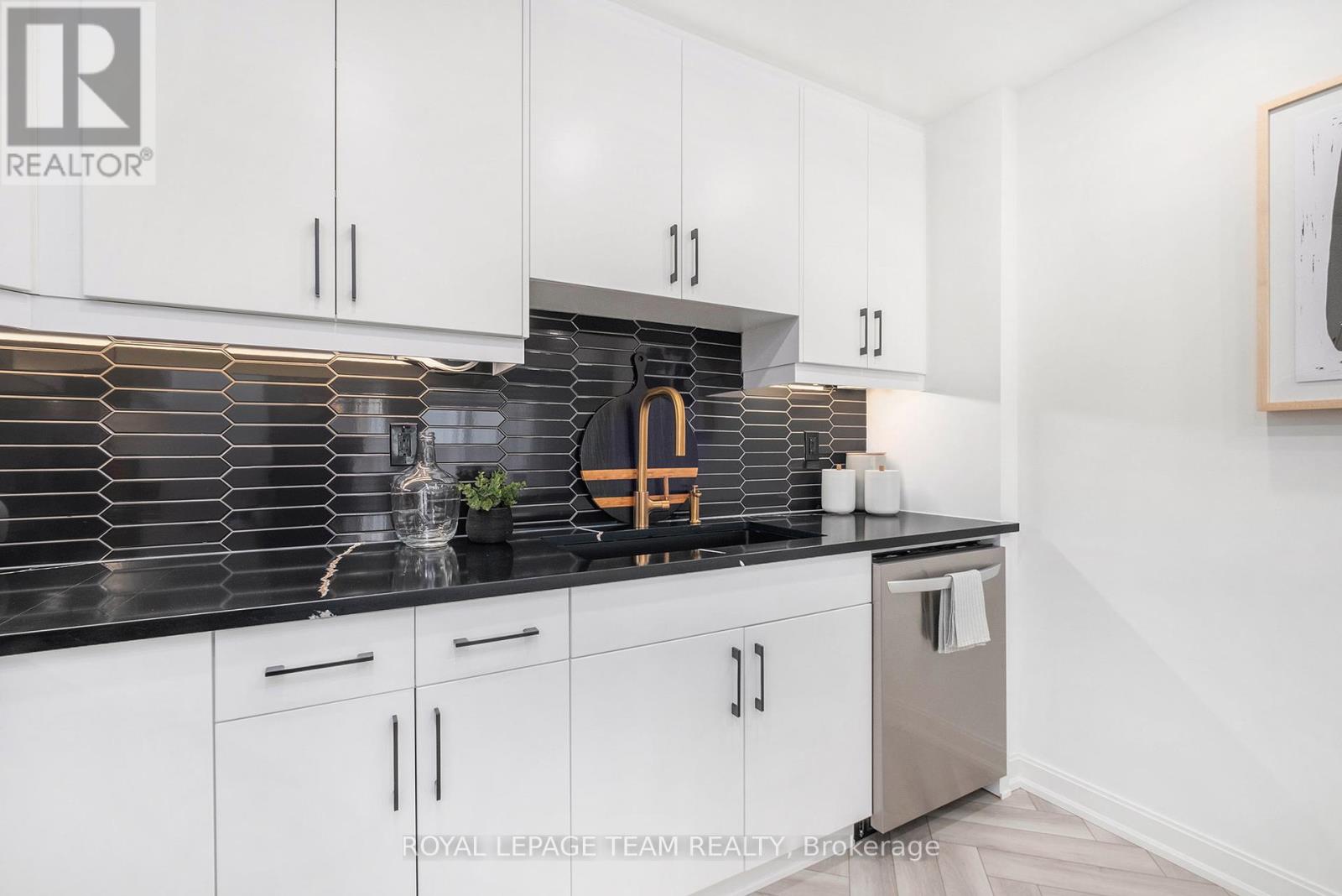 404 Lillian Freiman Private