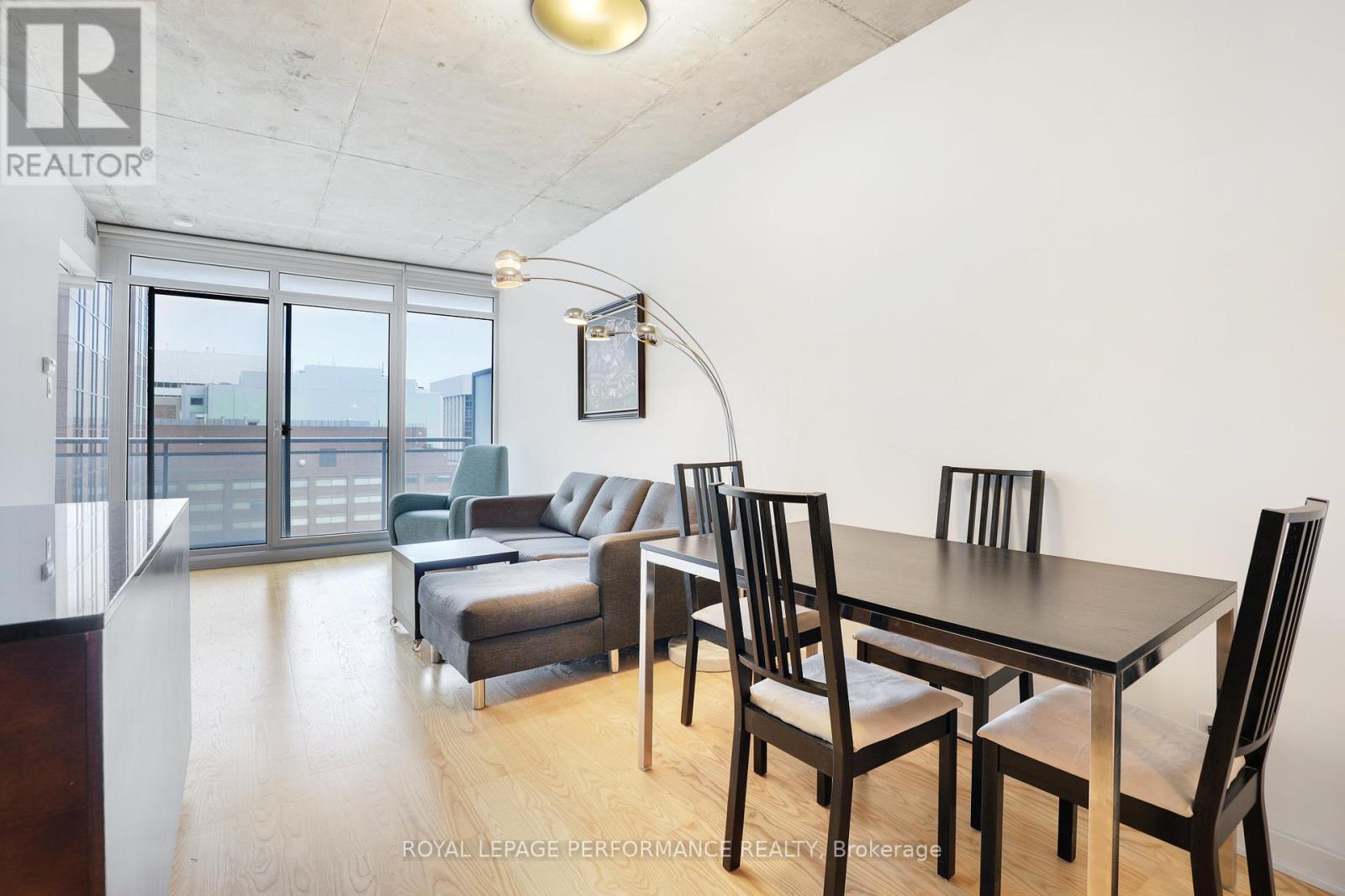 1403 - 324 Laurier Avenue W