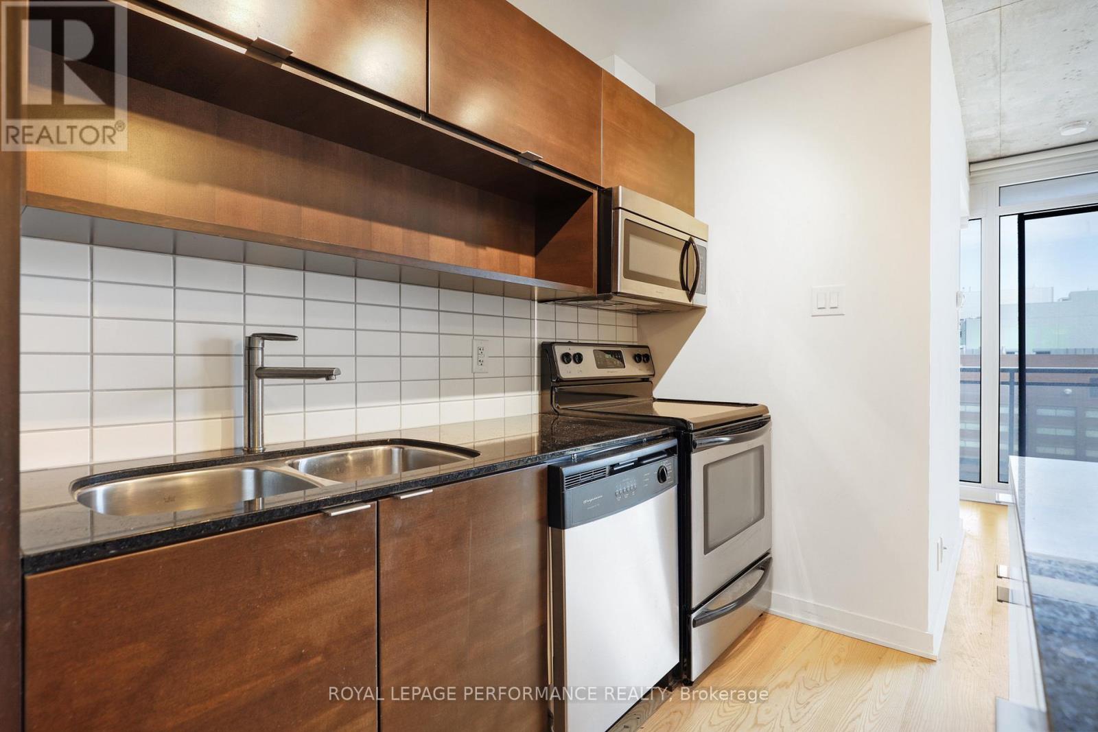 1403 - 324 Laurier Avenue W