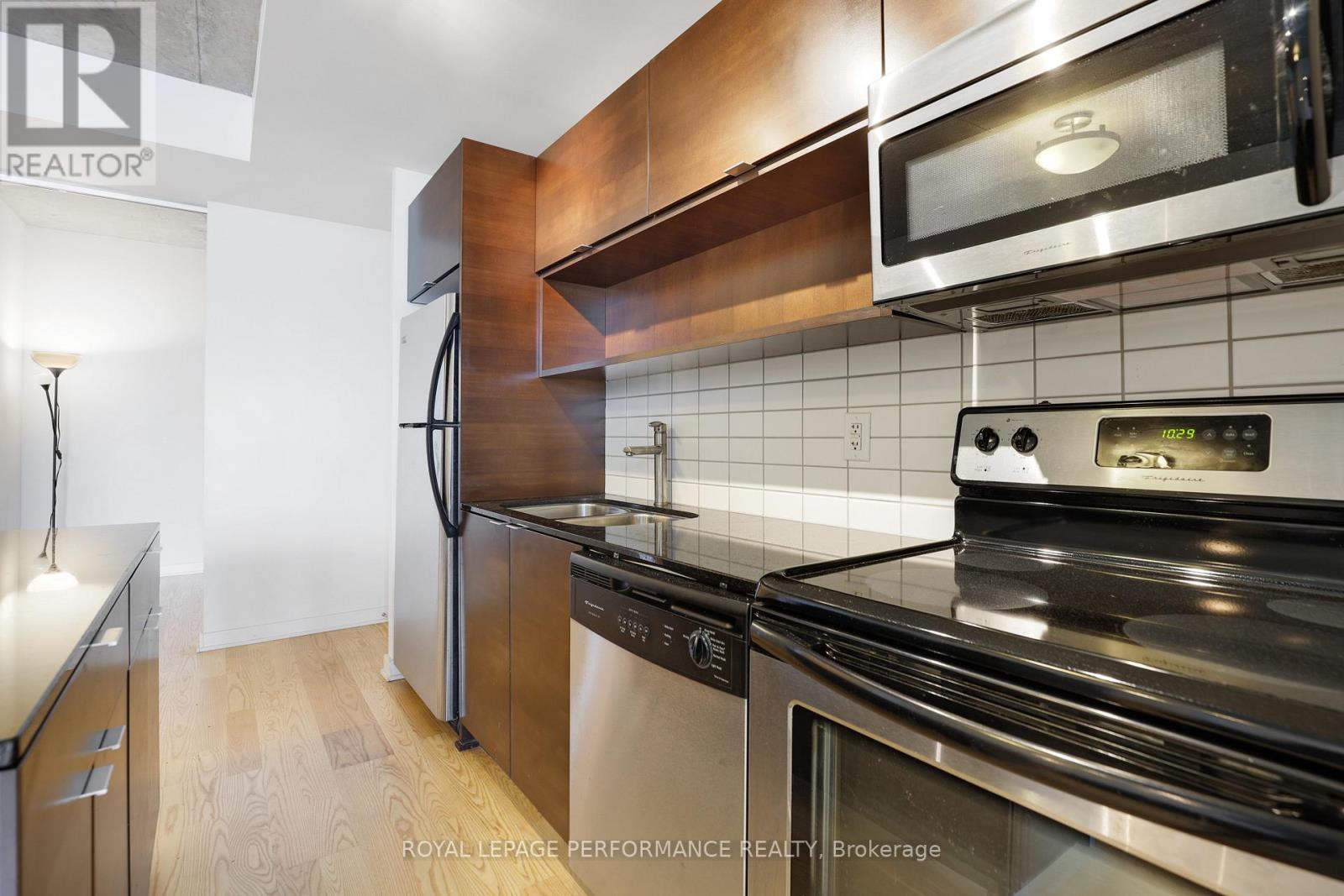 1403 - 324 Laurier Avenue W