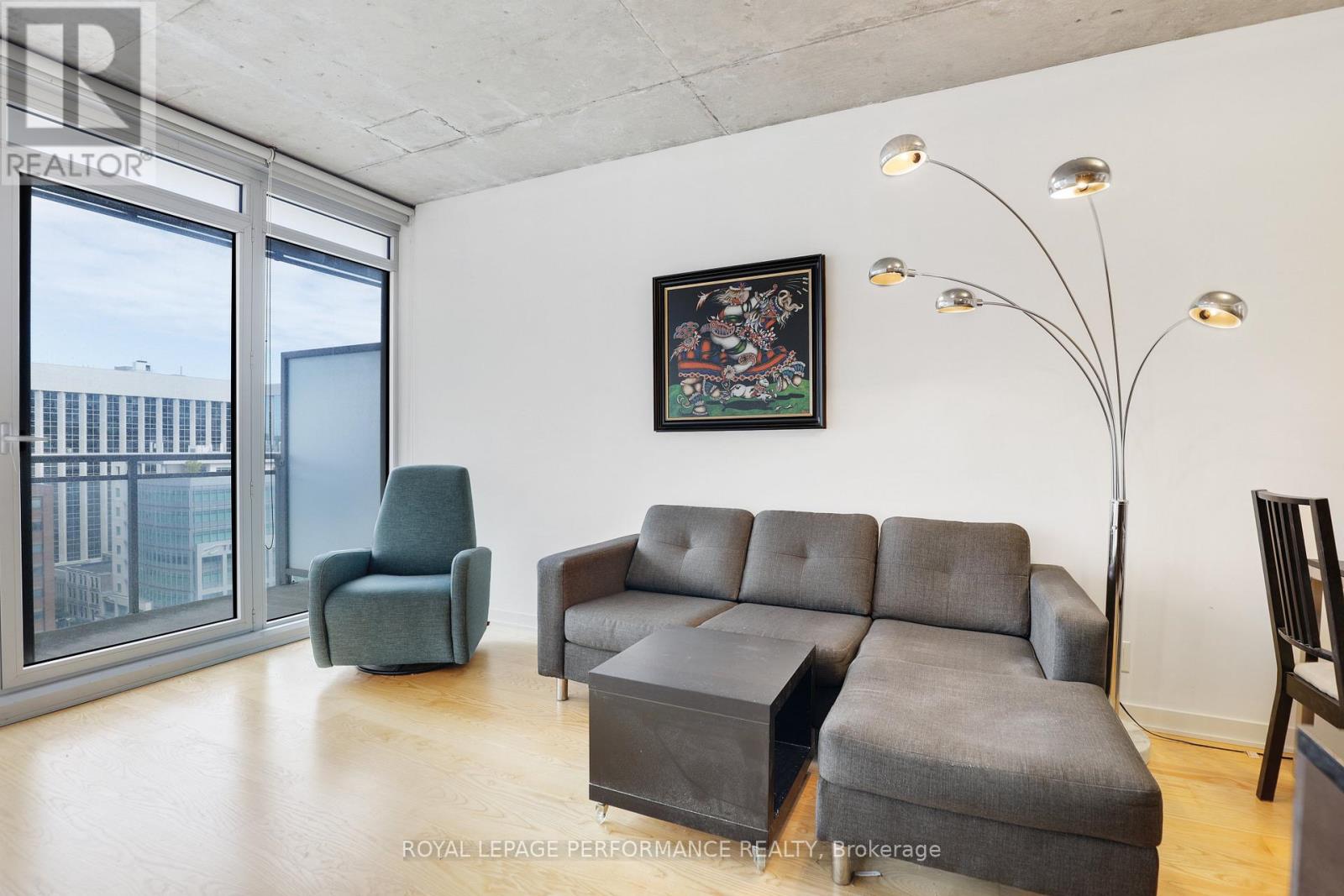 1403 - 324 Laurier Avenue W