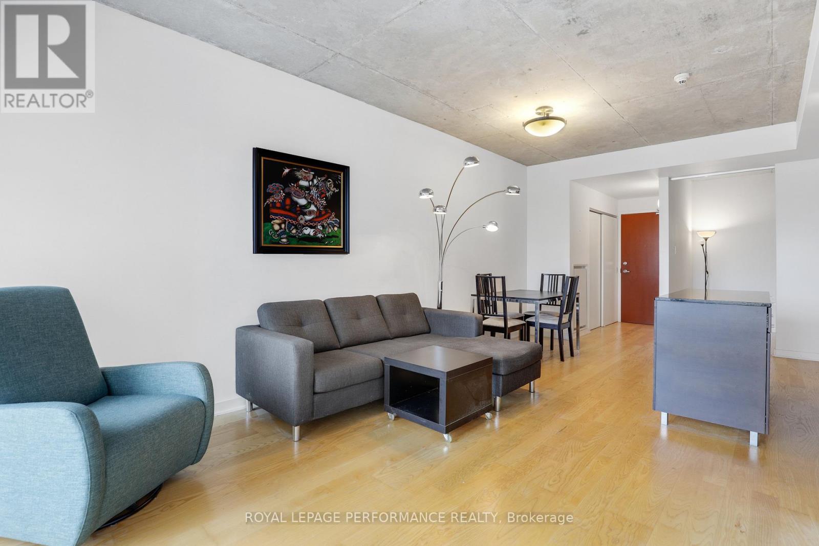 1403 - 324 Laurier Avenue W