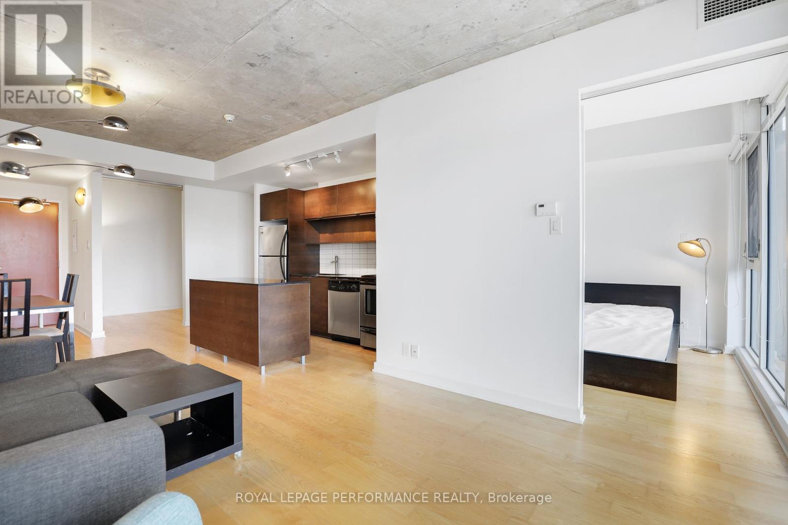 1403 - 324 Laurier Avenue W