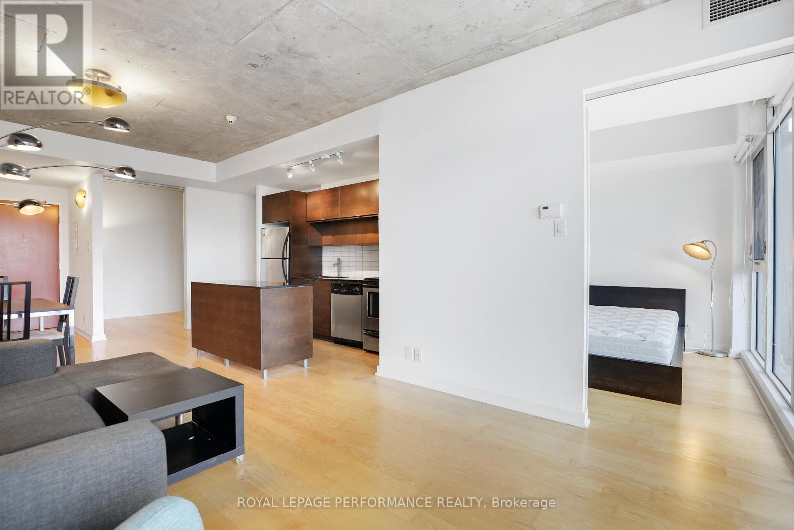 1403 - 324 Laurier Avenue W
