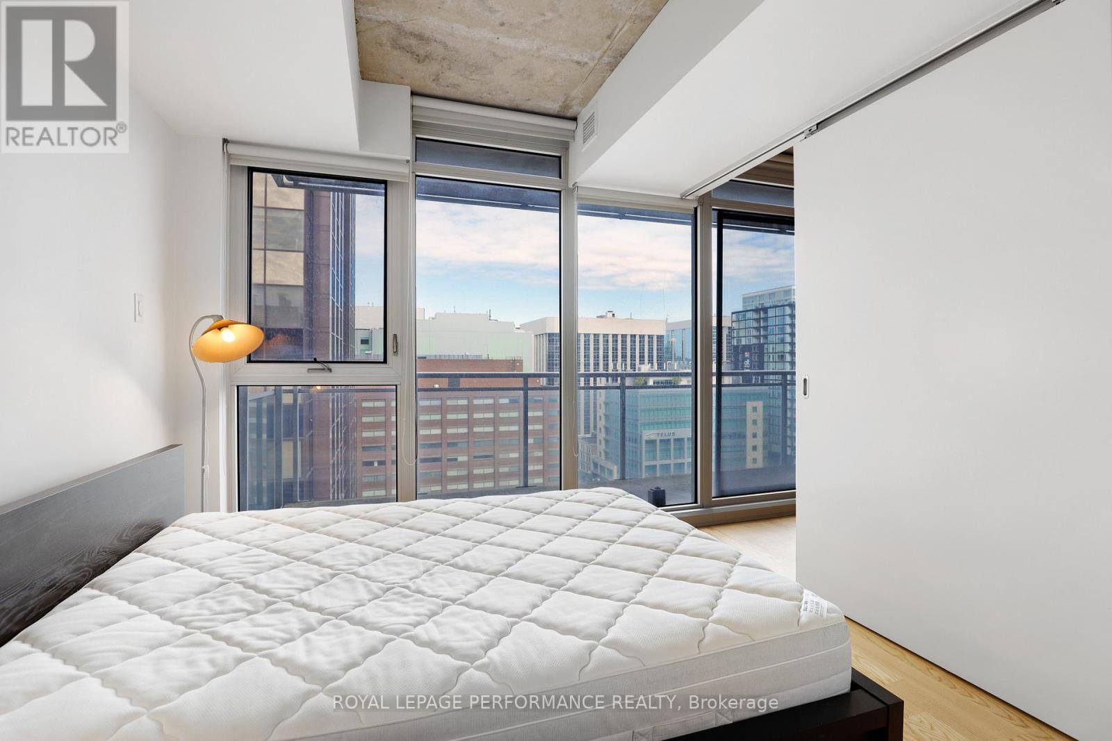 1403 - 324 Laurier Avenue W