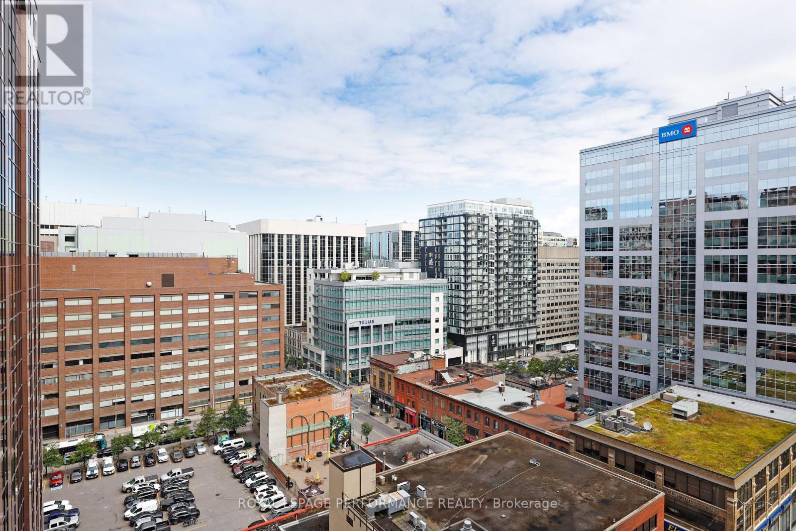 1403 - 324 Laurier Avenue W