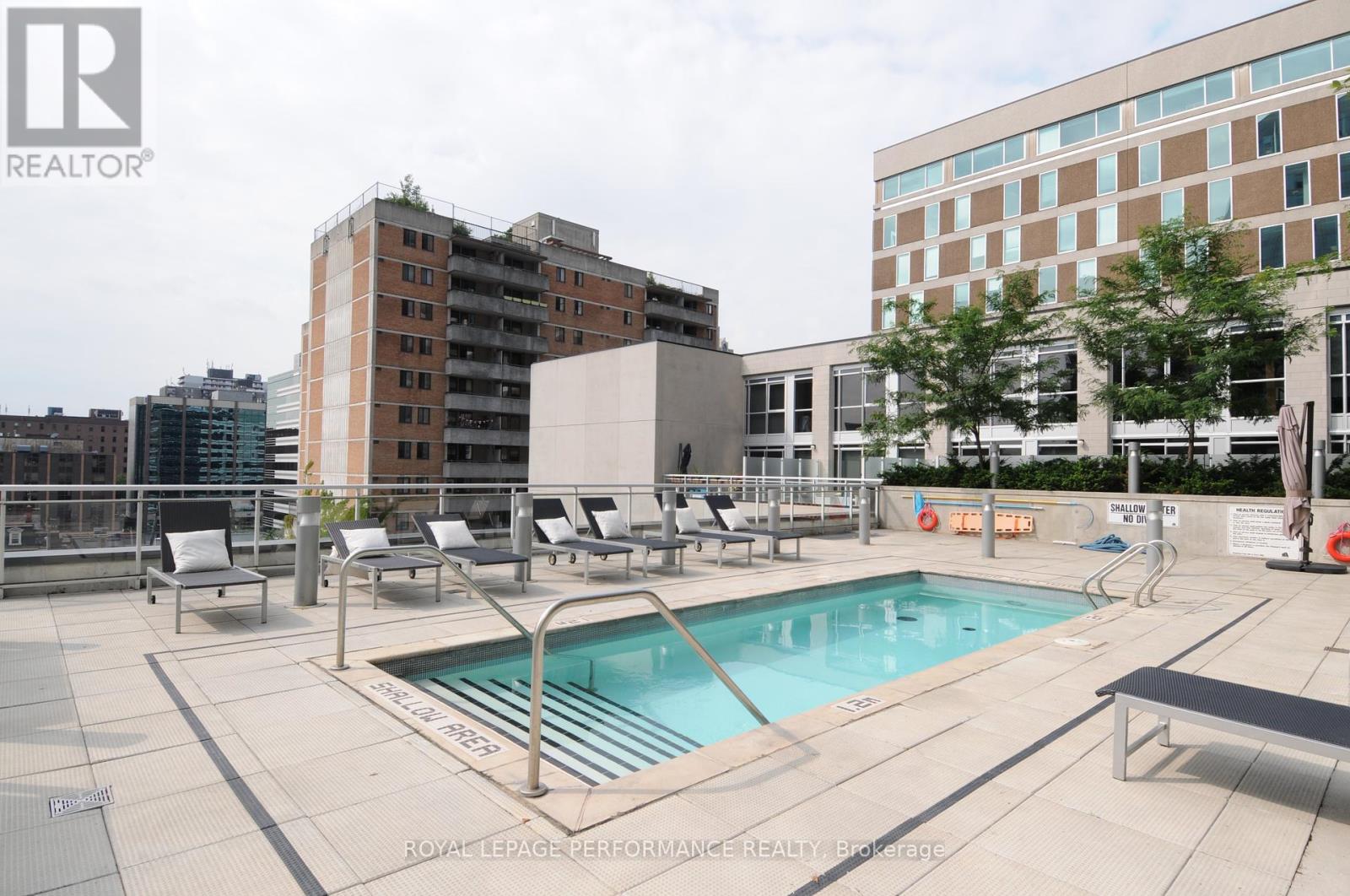 1403 - 324 Laurier Avenue W