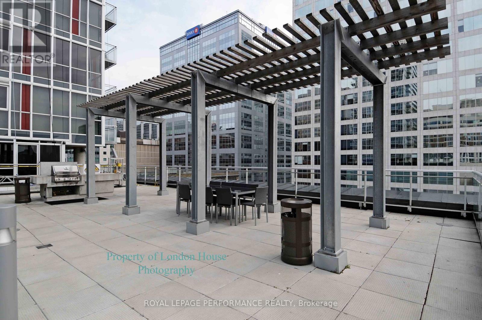 1403 - 324 Laurier Avenue W
