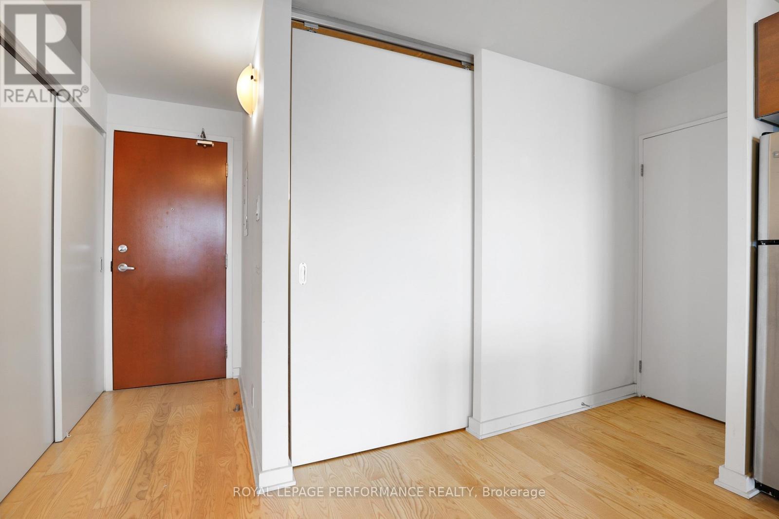 1403 - 324 Laurier Avenue W