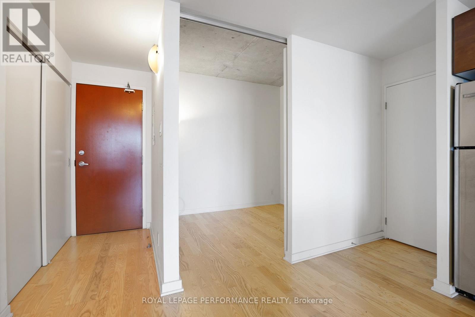 1403 - 324 Laurier Avenue W