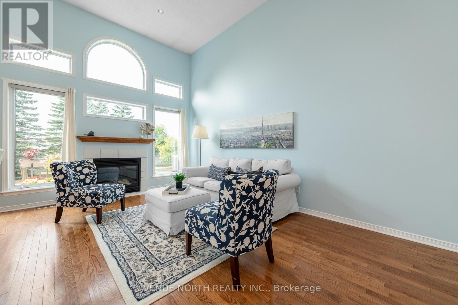 225 Gladeview Private