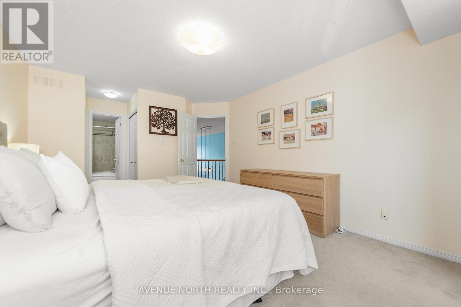 225 Gladeview Private