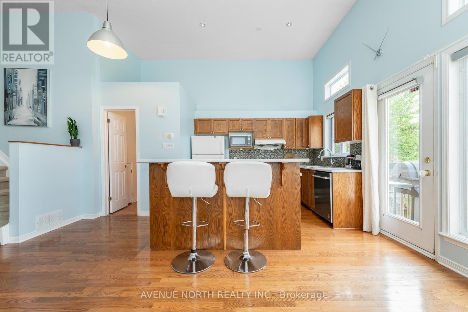 225 Gladeview Private