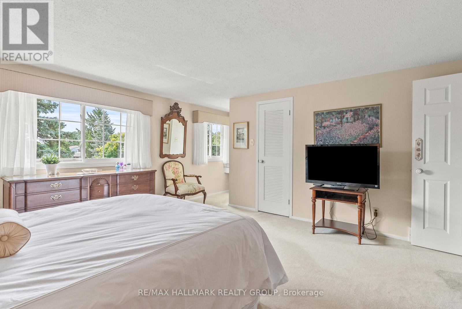 52 Knollsbrook Drive