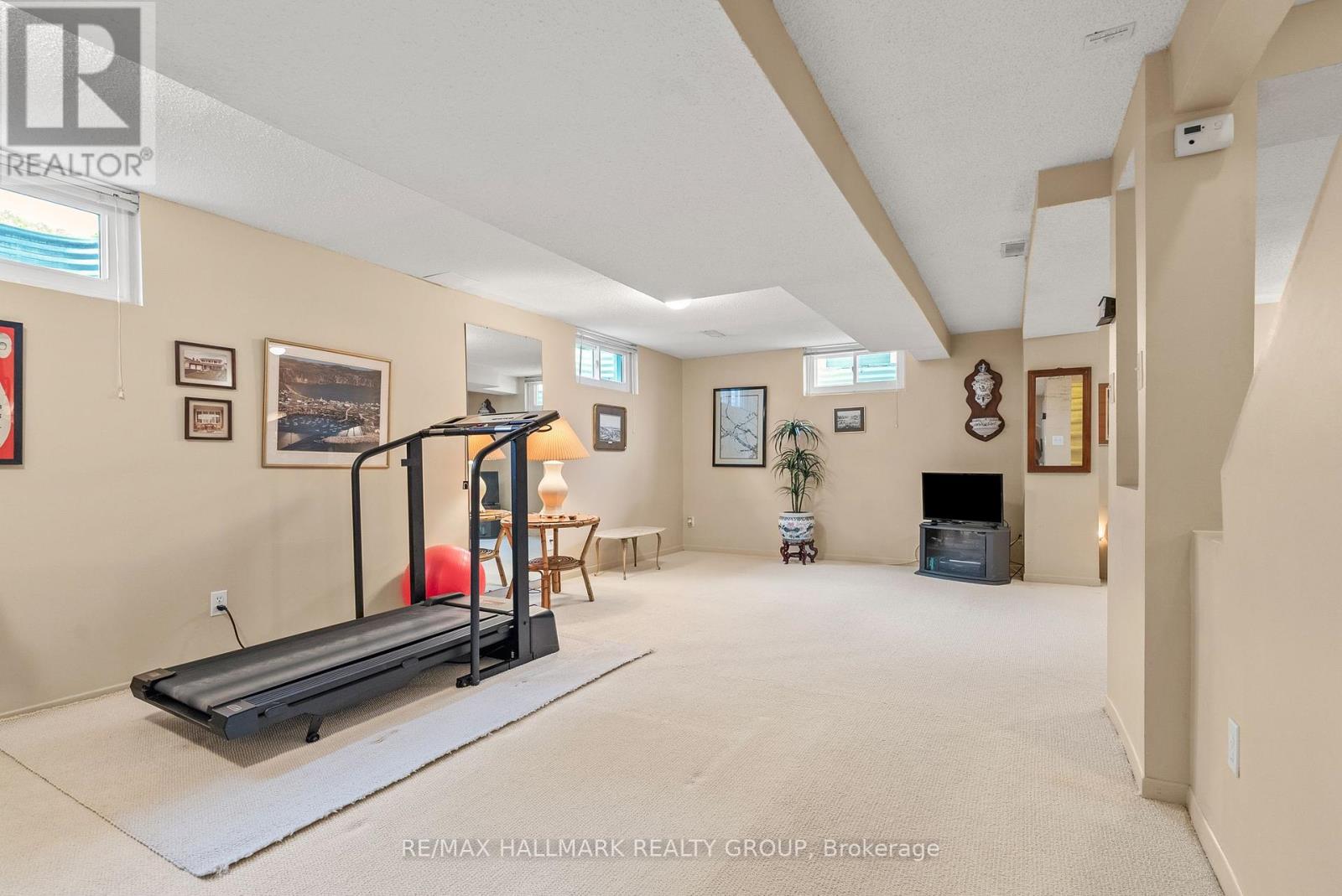 52 Knollsbrook Drive