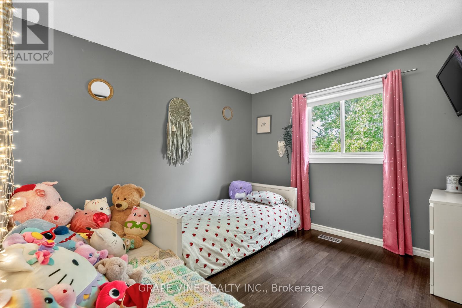 25 Pacer Place