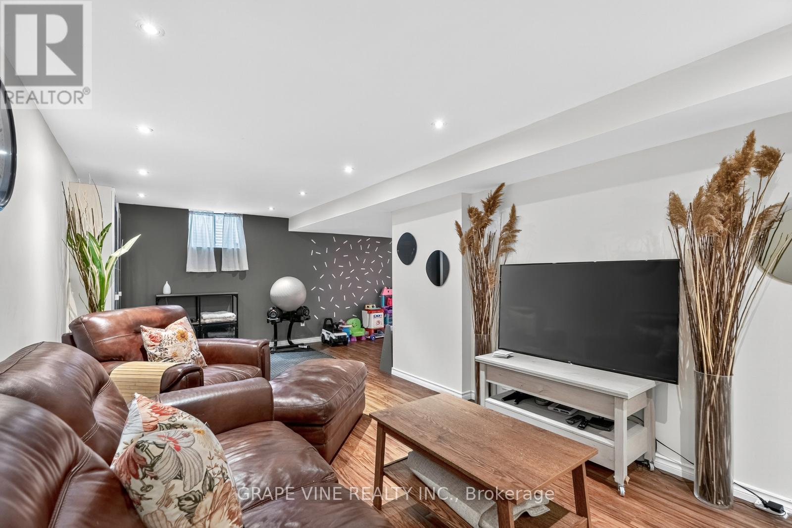 25 Pacer Place
