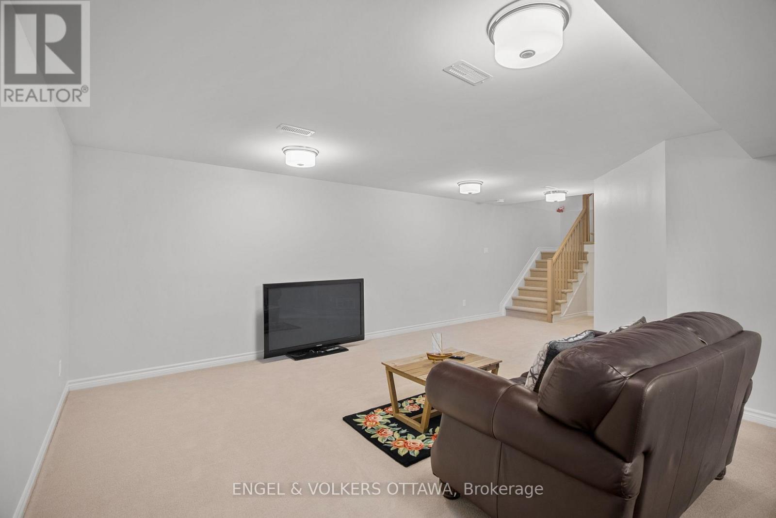 644 Vivera Place