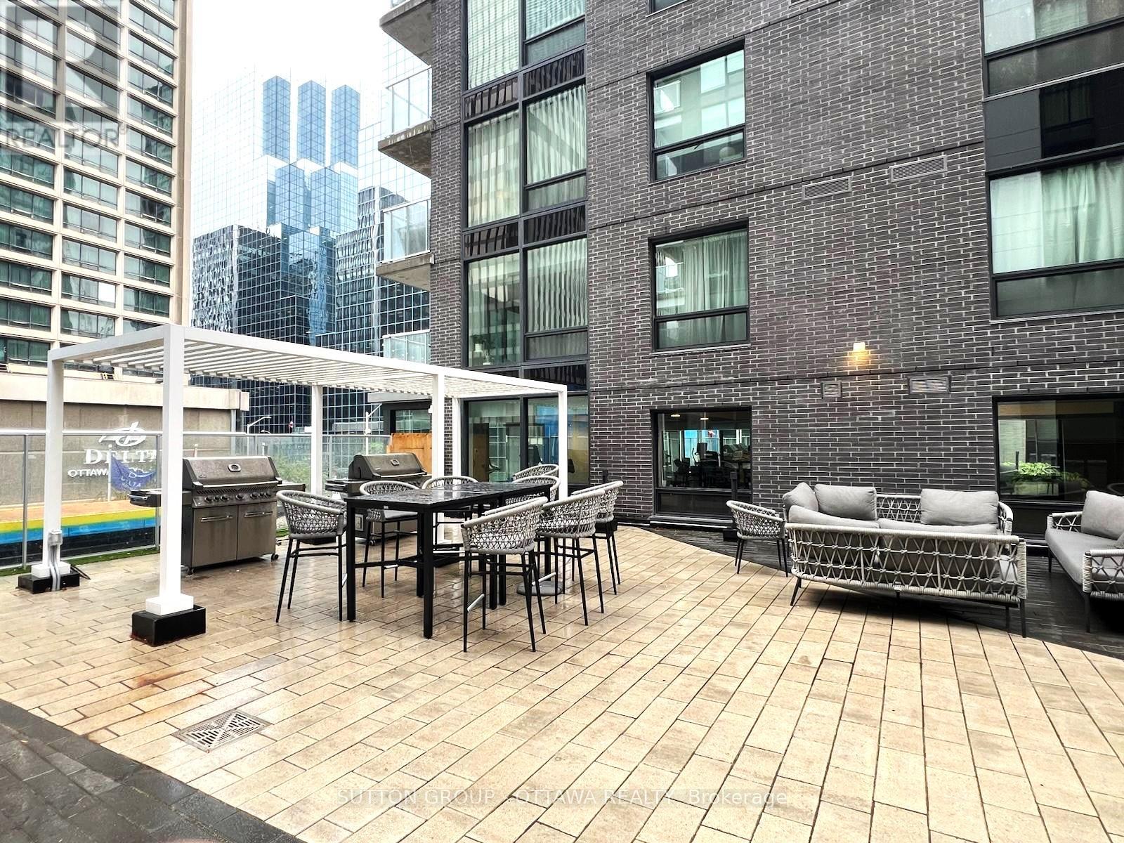 1001 - 340 Queen Street