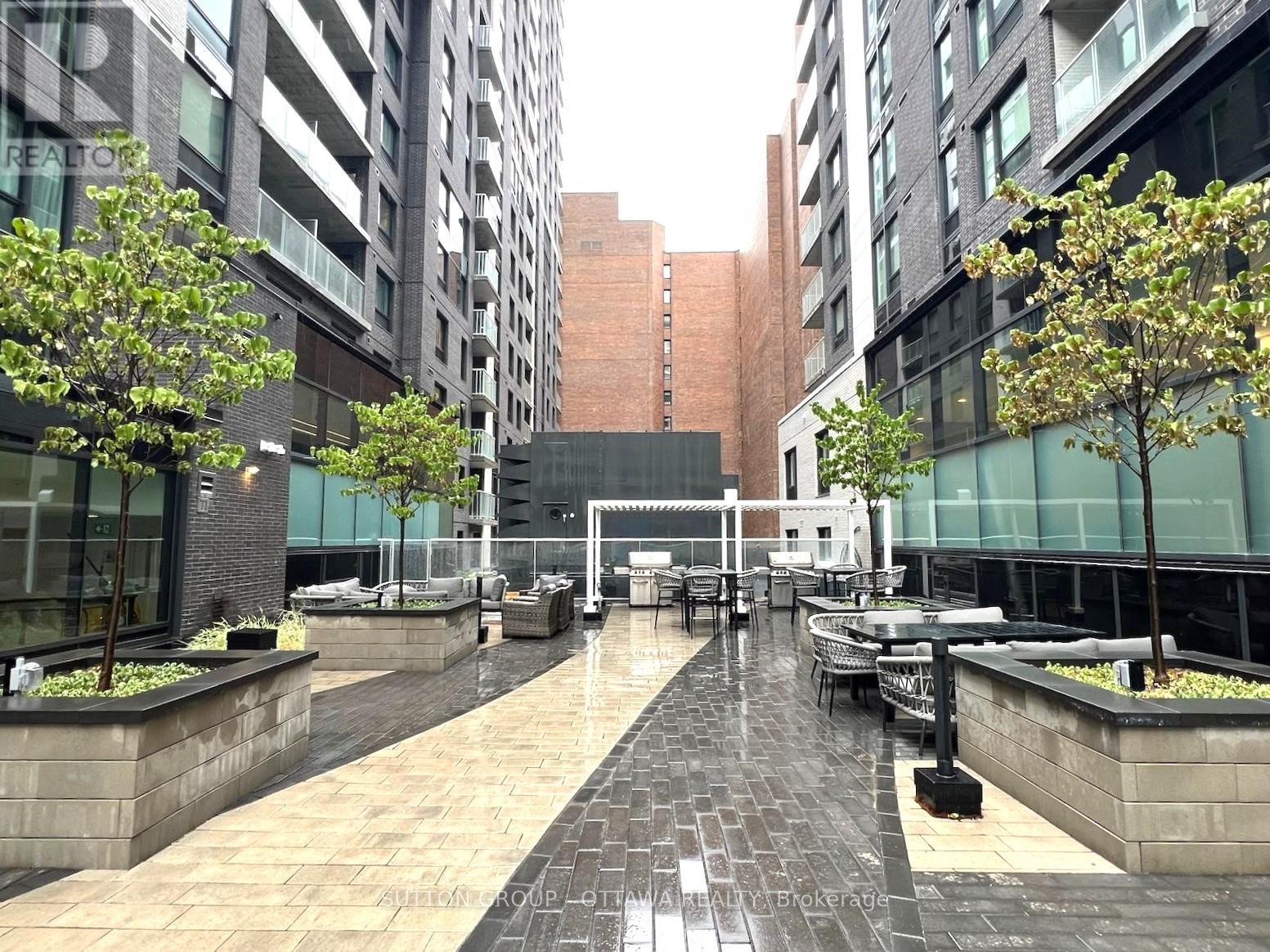 1001 - 340 Queen Street