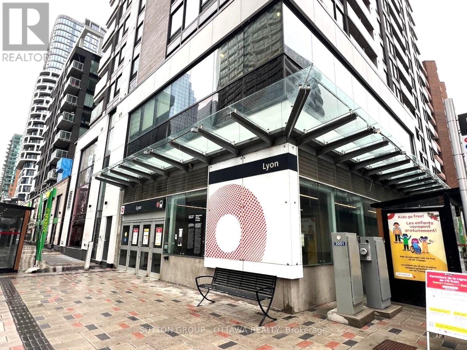 1001 - 340 Queen Street