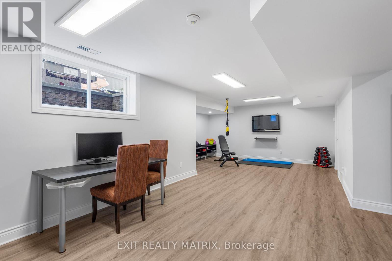 352 Oakcrest Way