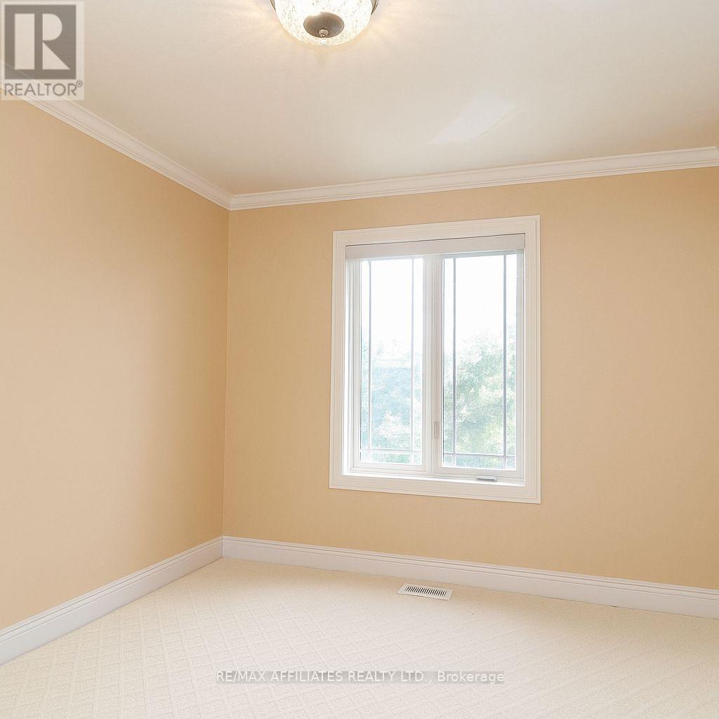 561 Aquaview Drive