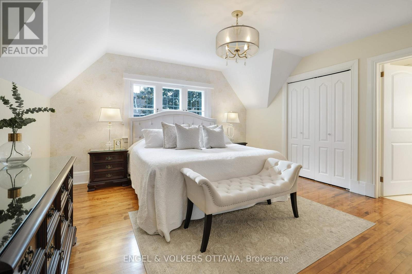 386 Ashbury Road