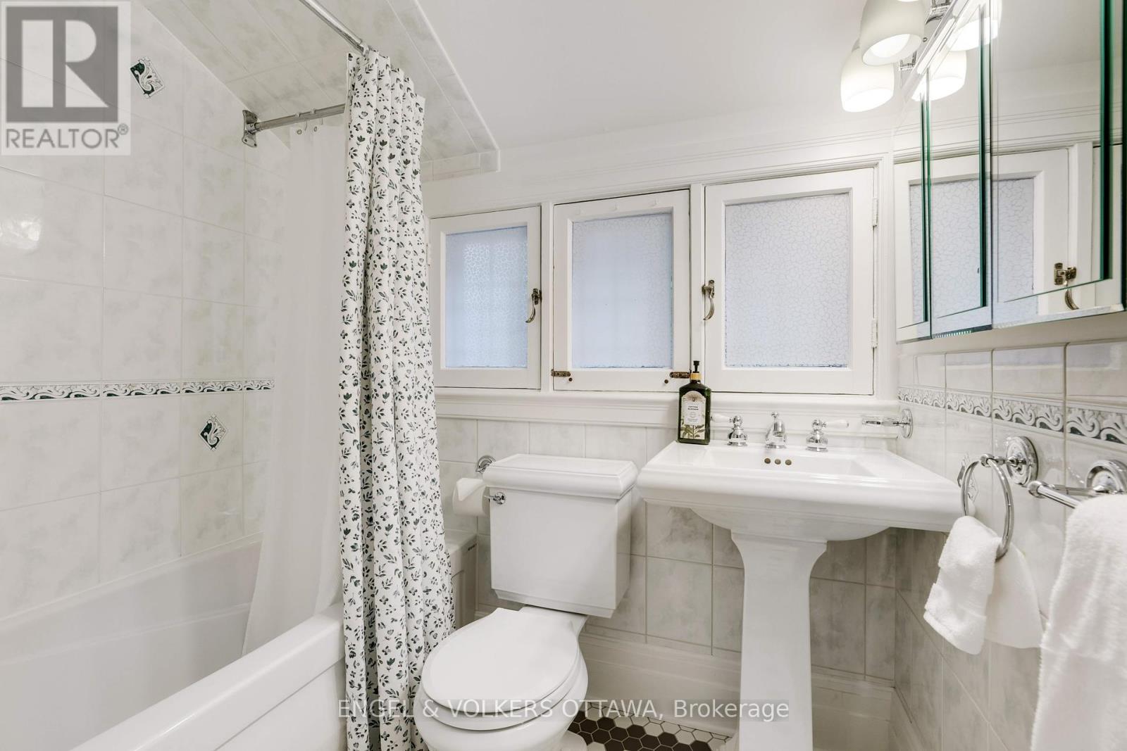 386 Ashbury Road