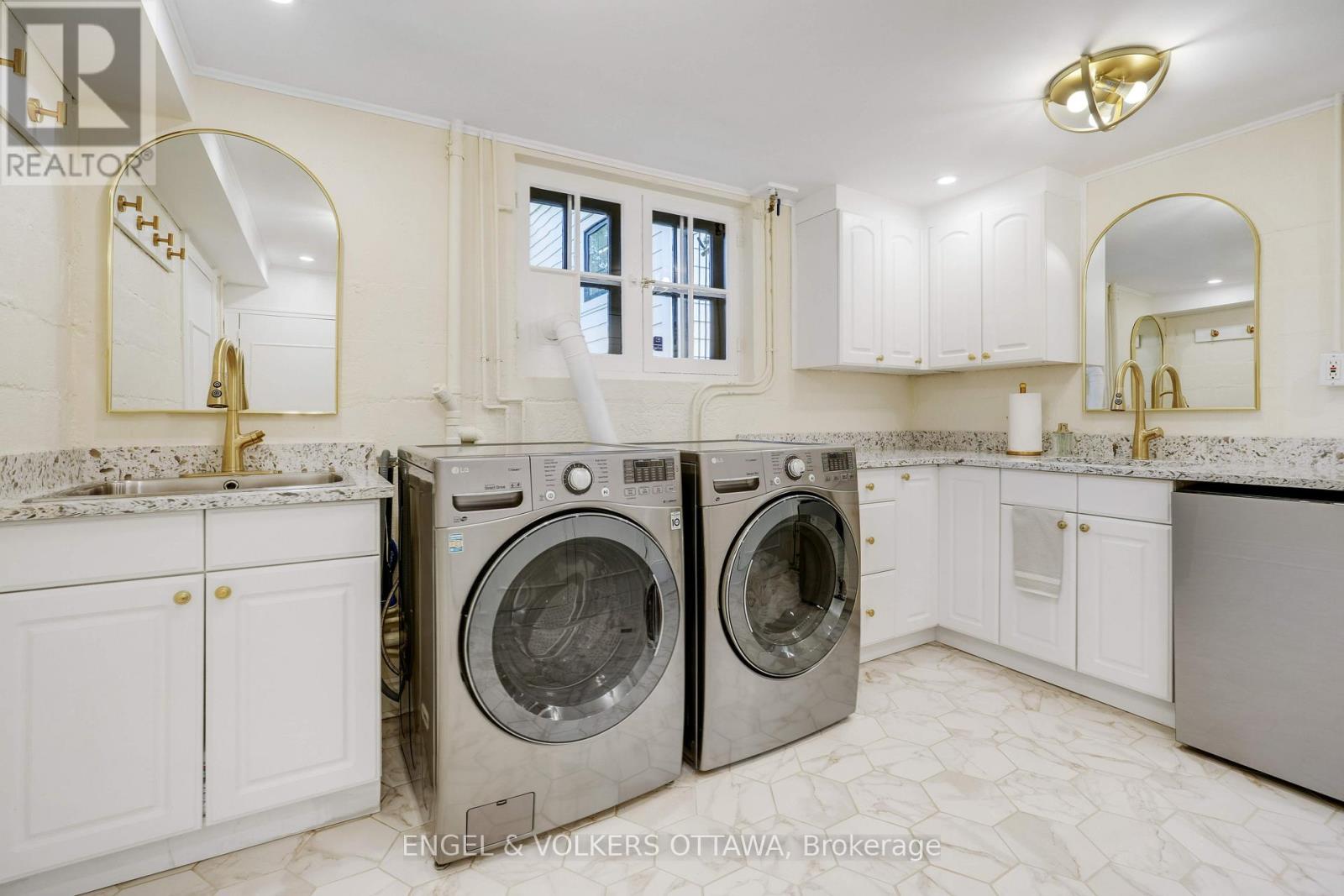 386 Ashbury Road