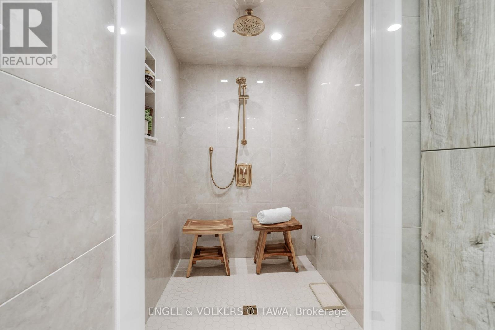 386 Ashbury Road