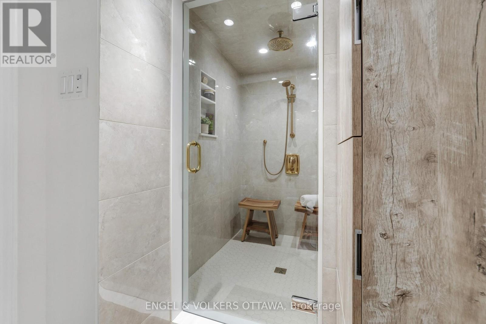 386 Ashbury Road