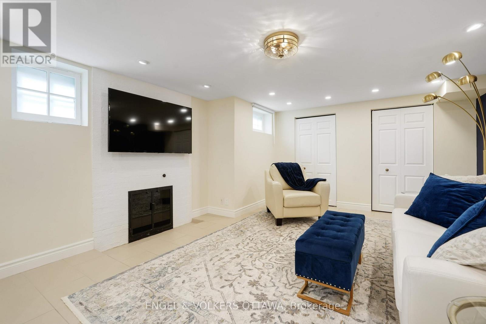 386 Ashbury Road