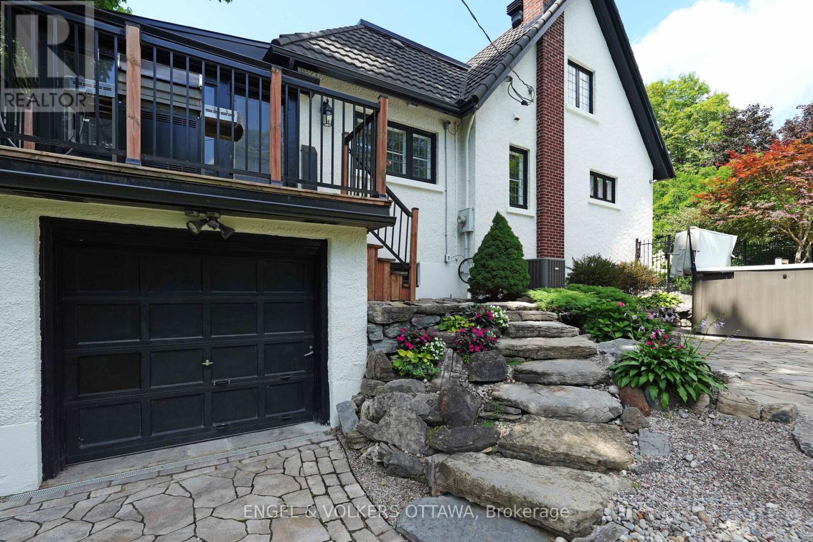 386 Ashbury Road