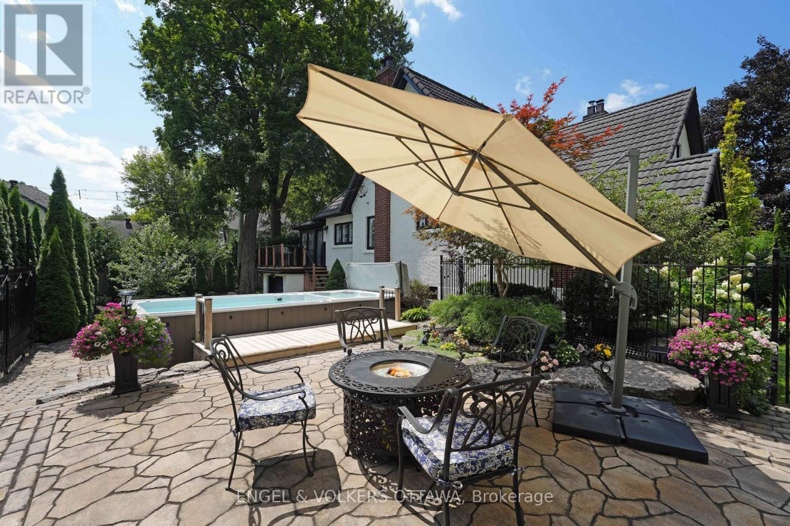 386 Ashbury Road