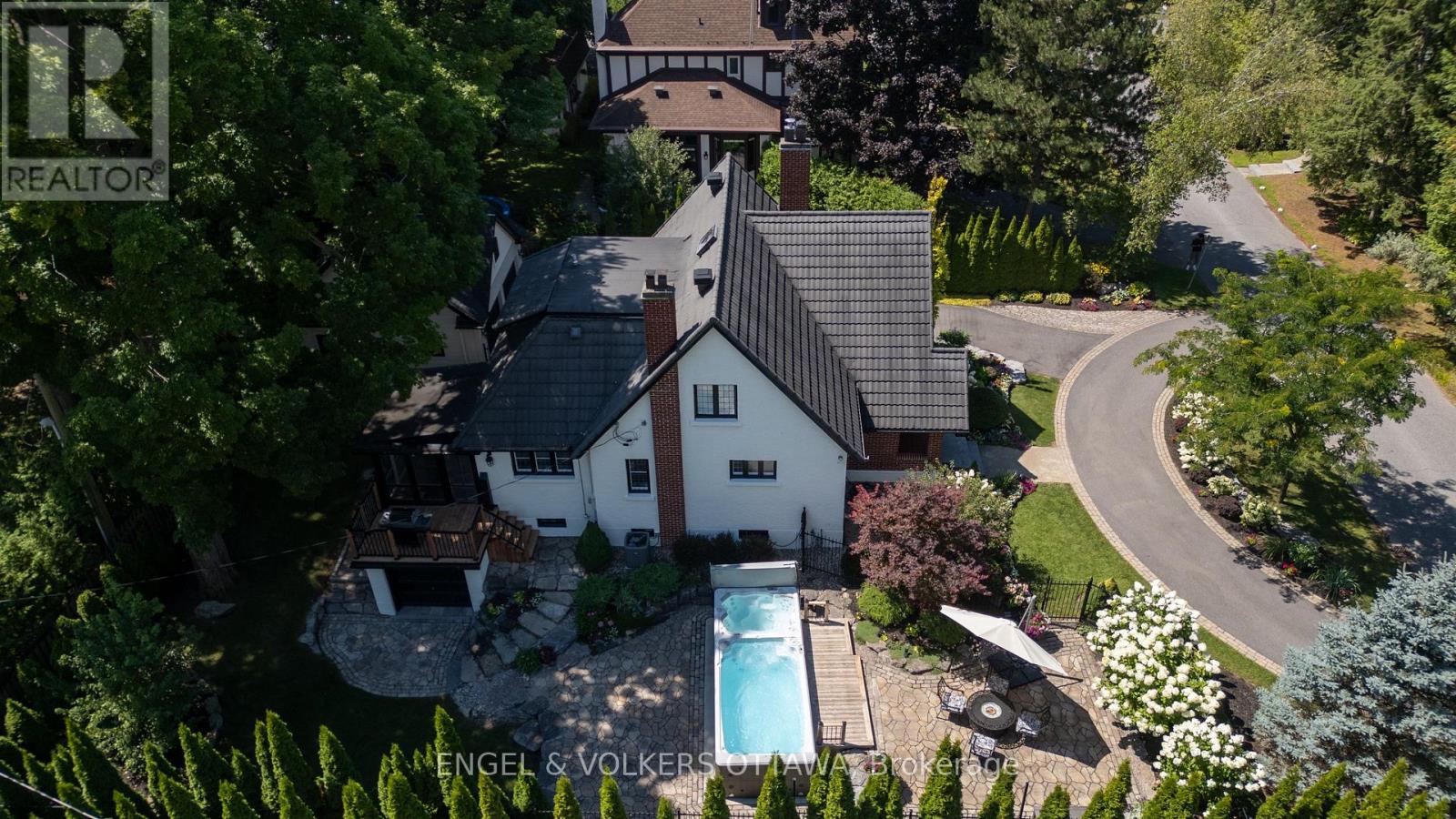 386 Ashbury Road