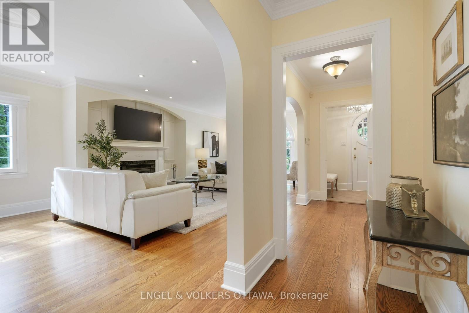 386 Ashbury Road