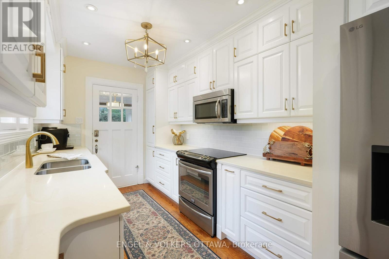 386 Ashbury Road